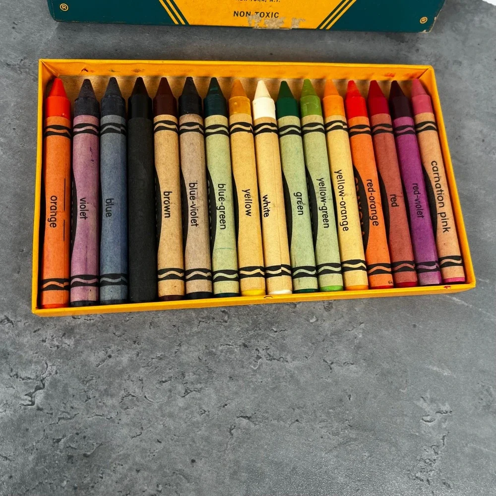 VTG 1940s-50s Crayola 16 Large Crayons No 336 Binney & Smith Different Brilliant